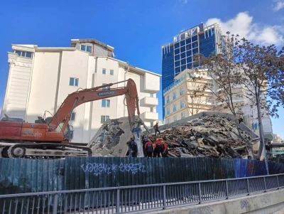 Ankara’da yıkım çalışması gerçekleştiren binada çökme meydana geldi
