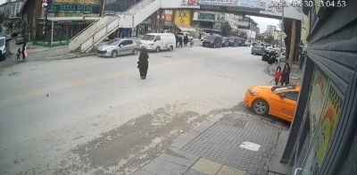 Ankara&rsquo;da yolun karşısına ge&ccedil;meye &ccedil;alıştığı sırada otomobil &ccedil;arpan &ccedil;ocuk ağır yaralandı
