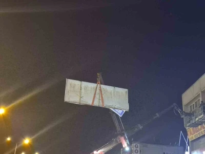 Ankara&rsquo;da y&ouml;netmeliğe uygun asılmayan tabelalar s&ouml;k&uuml;ld&uuml;
