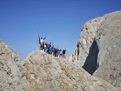 Ankara Kutup Yıldızı Kulübü üyeleri Reşko zirvesine tırmandı
