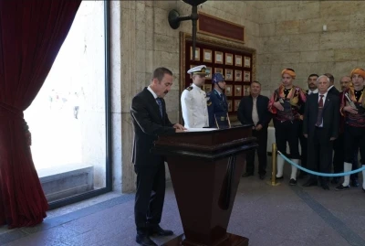 Ankaralılar Derneği’nin yeni yönetimi Anıtkabir’i ziyaret etti

