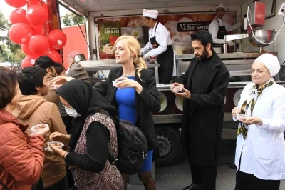 Anlamlı buluşmada lokma dağıttılar
