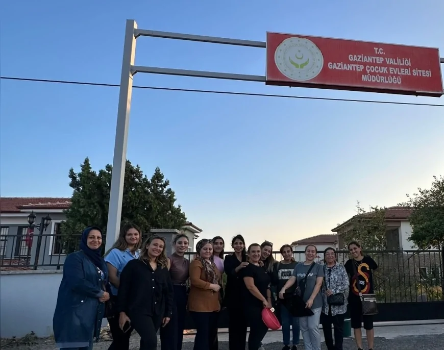 Anne Eli Değmiş Pastalarla Geldik