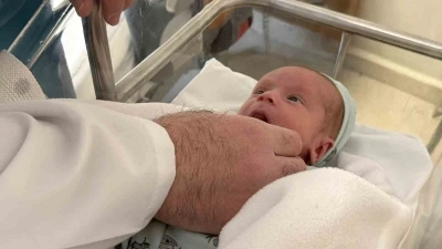 Anne karnındayken milyonda bir g&ouml;r&uuml;lecek sağlık sorunuyla doğdu
