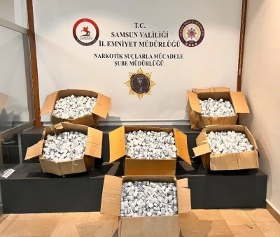 Anne-oğul 230 bin uyuşturucu hapla yakalandı: Oğlu tutuklandı, anneye adli kontrol
