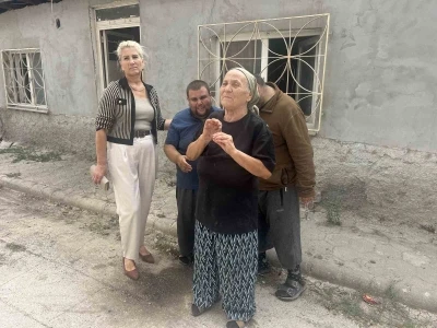 Anne ve 2 engelli oğlu yıllarca bu çöp evde yaşadı
