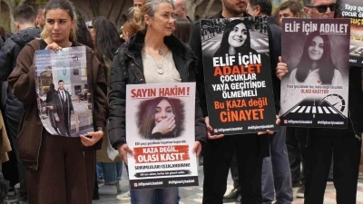 Anne ve babalar, hayatını kaybeden &ccedil;ocukları i&ccedil;in Ulus Meydanı&rsquo;nda bir araya geldi
