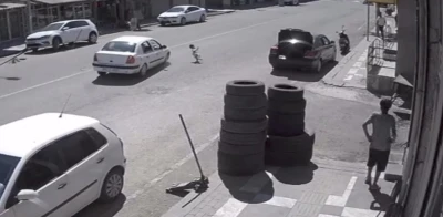 Anne ve babasından kaçan çocuğa otomobil çarptı:
