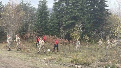 Anne ve oğlunun cesedinin bulunduğu bölgede kayıp çanta ile ayakkabı bulundu, telefona ulaşılamadı
