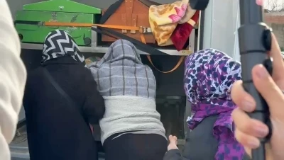 Anneden en acı veda: Elif Kumal son yolculuğuna uğurlandı
