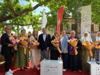 Anneler G&uuml;n&uuml;&rsquo;nde Srebrenitsa anneleri katliamı anlattı
