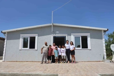 Annelerinin vefatı sonrası üvey ablalarının annelik yaptığı depremzede 3 kardeş sıcak yuvasına kavuştu
