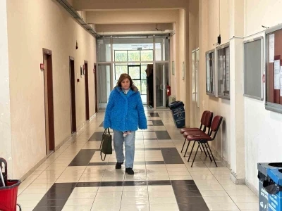 Annesi i&ccedil;in bekledi, &uuml;niversite hayalini 53 yaşında ger&ccedil;ekleştirdi
