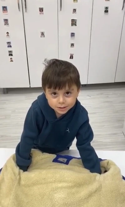 Annesiyle birlikte ölü bulunmuştu, küçük çocuğun görüntüsü yürekleri sızlattı
