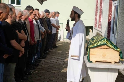 Annesiyle birlikte silahlı saldırıda &ouml;len 4 yaşındaki &Ouml;yk&uuml; Naz toprağa verildi
