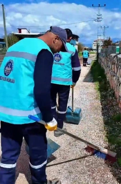 Antakya Belediyesi, Suvatlı Mahallesi&rsquo;nde temizlik &ccedil;alışmalarını s&uuml;rd&uuml;r&uuml;yor

