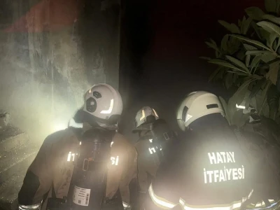 Antakya&rsquo;da binanın bodrum katında yangın
