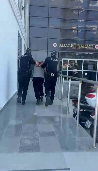 Antakya&rsquo;da hırsızlık su&ccedil;undan aranan h&uuml;k&uuml;ml&uuml; yakalandı
