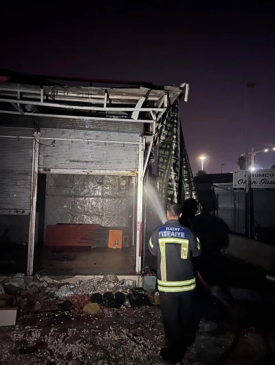 Antakya’da metruk iş yerinde yangın çıktı
