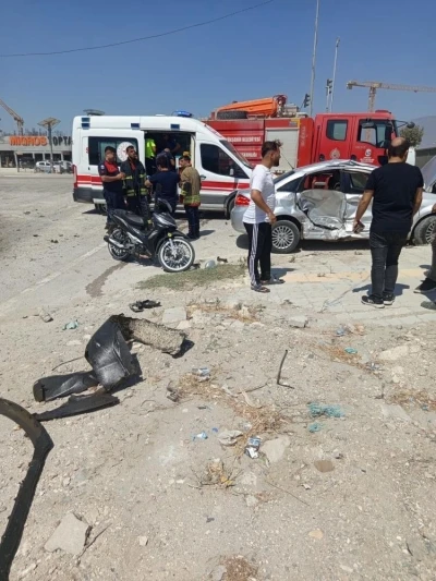 Antakya’da trafik kazası : 2 yaralı
