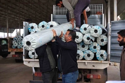 Antalya B&uuml;y&uuml;kşehir&rsquo;den hortum ve yağıştan zarar g&ouml;ren &ccedil;ift&ccedil;ilere destek

