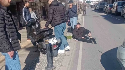 Antalya&rsquo;da 100 metre arayla motosikletlileri yola savuran iki kaza: 1 yaralı
