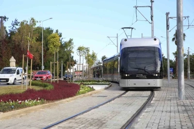 Antalya&rsquo;da 15 Temmuz&rsquo;da ulaşım &uuml;cretsiz
