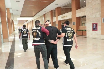 Antalya’da 18 yıl 7 ay 17 gün kesinleşmiş hapis cezası ile aranan şahıs yakalandı
