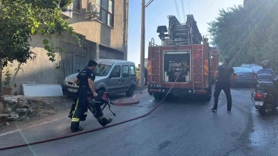 Antalya&rsquo;da 3 katlı binanın zemin katında &ccedil;ıkan yangın korkuttu
