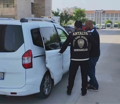 Antalya&rsquo;da 410 bin lira değerinde ziynet eşyası &ccedil;alan hırsız yakalandı
