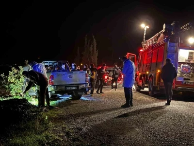 Antalya&rsquo;da ara&ccedil; i&ccedil;inde yanmış ceset bulundu
