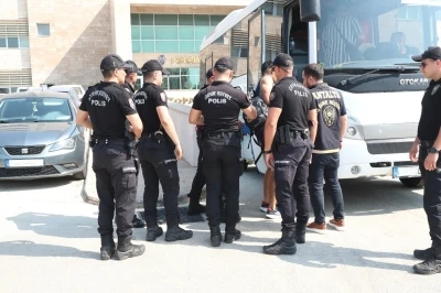 Antalya’da aranan 125 şahıs eş zamanlı operasyonla yakalandı
