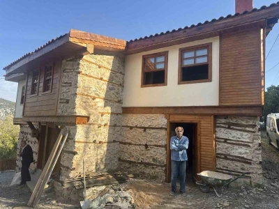 Antalya’da ata mirası tarihi düğmeli evler restore ediliyor
