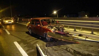 Antalya’da aynı yerde iki ayrı kaza 2 kişinin yaralanmasına, trafiğin de 2 saat kapanmasına neden oldu
