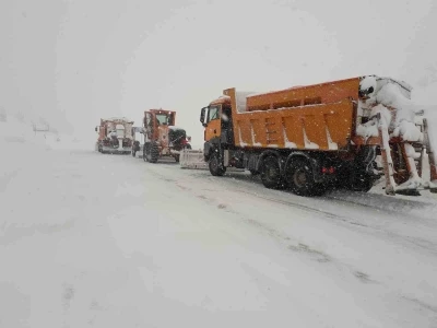 Antalya&rsquo;da bin 825 rakımlı Alacabel&rsquo;de kar yağışı
