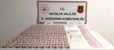 Antalya&rsquo;da bir ara&ccedil;ta yapılan aramada uyuşturucu madde ele ge&ccedil;irildi
