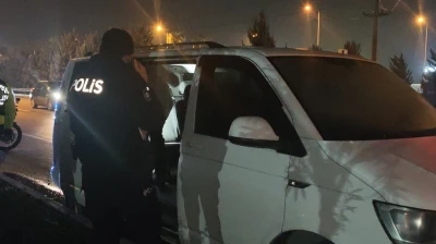 Antalya&rsquo;da bir kişi park halindeki ara&ccedil;ta &ouml;l&uuml; bulundu
