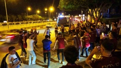 Antalya&rsquo;da bordo-mavili taraftarlardan kupa coşkusu
