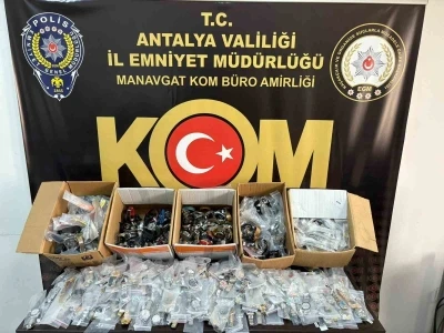 Antalya’da çok sayıda kaçak ürün ele geçirildi
