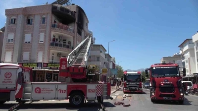 Antalya&rsquo;da dairede &ccedil;ıkan yangında 1&rsquo;i bebek 5 kişi dumandan etkilendi
