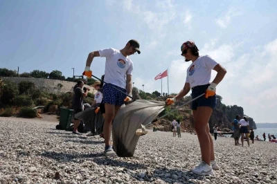 Antalya’da deniz gönüllüleri kıyı temizliğinde buluşacak
