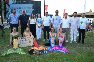 Antalya&rsquo;da &lsquo;deniz kızları&rsquo; eşliğinde dip temizliği
