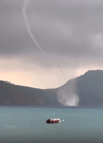 Antalya’da denizde aynı anda 2 hortum oluştu
