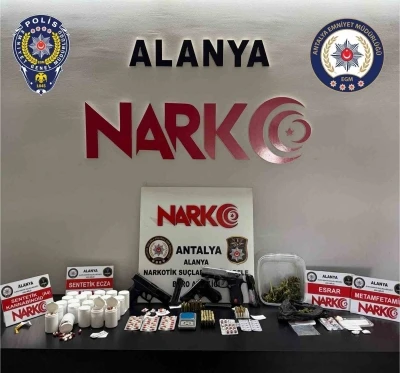 Antalya&rsquo;da eş zamanlı uyuşturucu operasyonu
