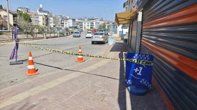 Antalya&rsquo;da esnaf kavgası kanlı bitti: 1 &ouml;l&uuml;, 2 yaralı
