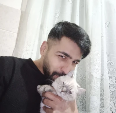 Antalya&rsquo;da evde &ouml;l&uuml; bulunan gencin teyzesinden y&uuml;rek yakan ağıt: "Dayanamam ben, i&ccedil;im yanıyor"
