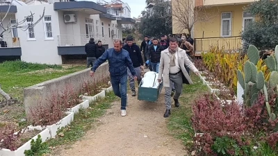 Antalya&rsquo;da evinde karnından vurulmuş halde &ouml;l&uuml; bulundu
