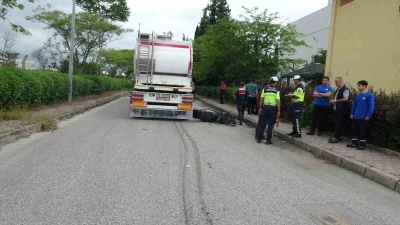 Antalya&rsquo;da feci kaza: Tırın altında kalan 19 yaşındaki motosikletli gen&ccedil; hayatını kaybetti
