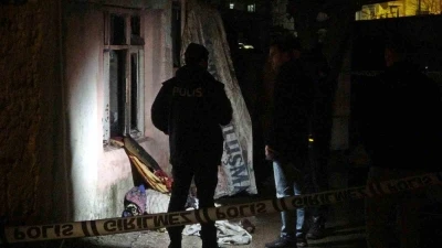 Antalya&rsquo;da gecekondu yangını: 1 &ouml;l&uuml;, 1 yaralı
