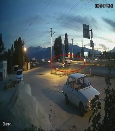 Antalya’da  hafif ticari araçla otomobil çarpıştı: 4 yaralı
